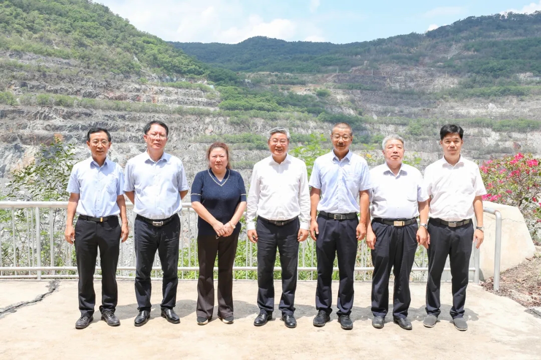 海南省政協主席李榮燦到海南礦業調研1_副本.jpg