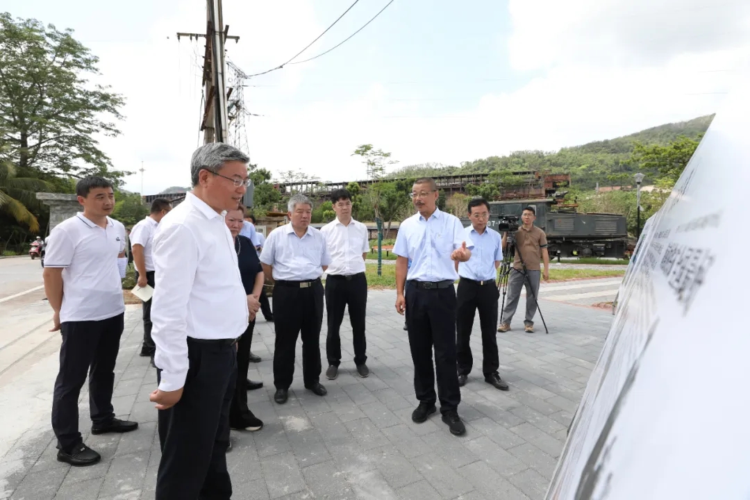 海南省政協主席李榮燦到海南礦業調研2_副本.jpg
