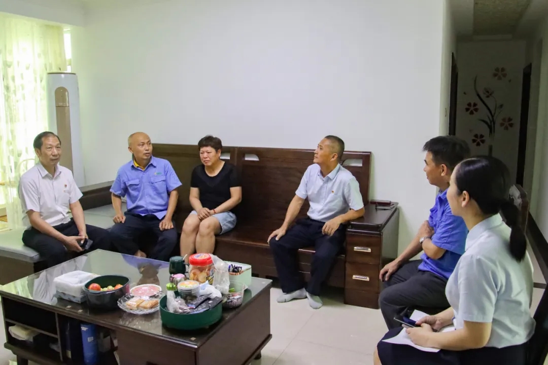 1719826910906959.jpg 海南礦業黨委開展“七一”走訪慰問活動2.jpg