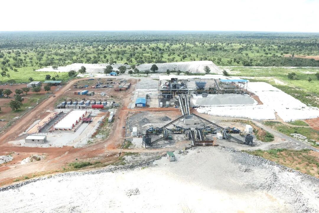 海南礦業馬里外派員工堅守崗位度中秋